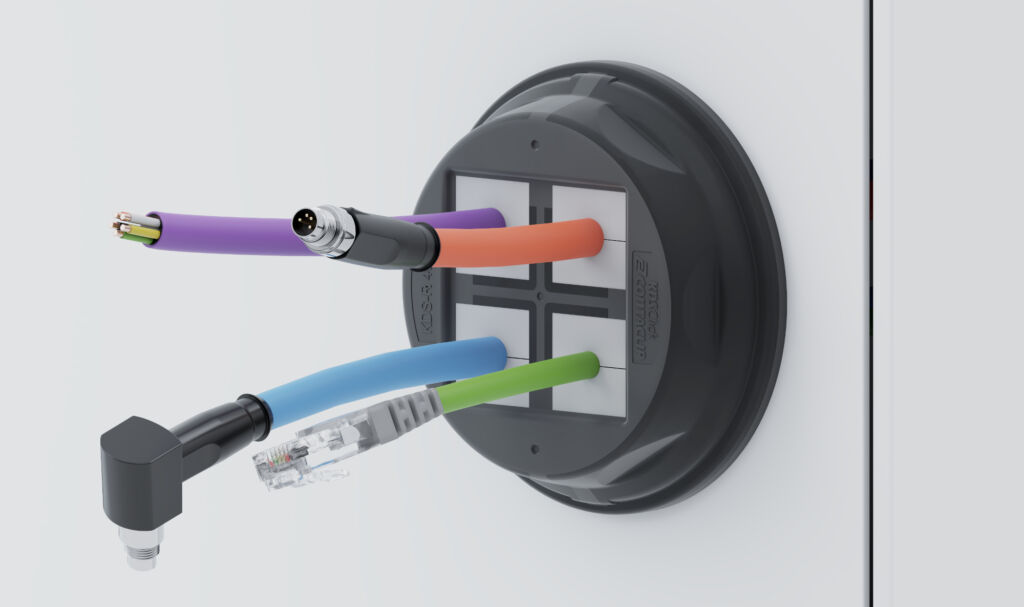 Variables Kabelmanagement von allen Seiten 3 Kabelverschraubungen der Baureihe KDS-R für metrische Durchführungen von M20 bis M63