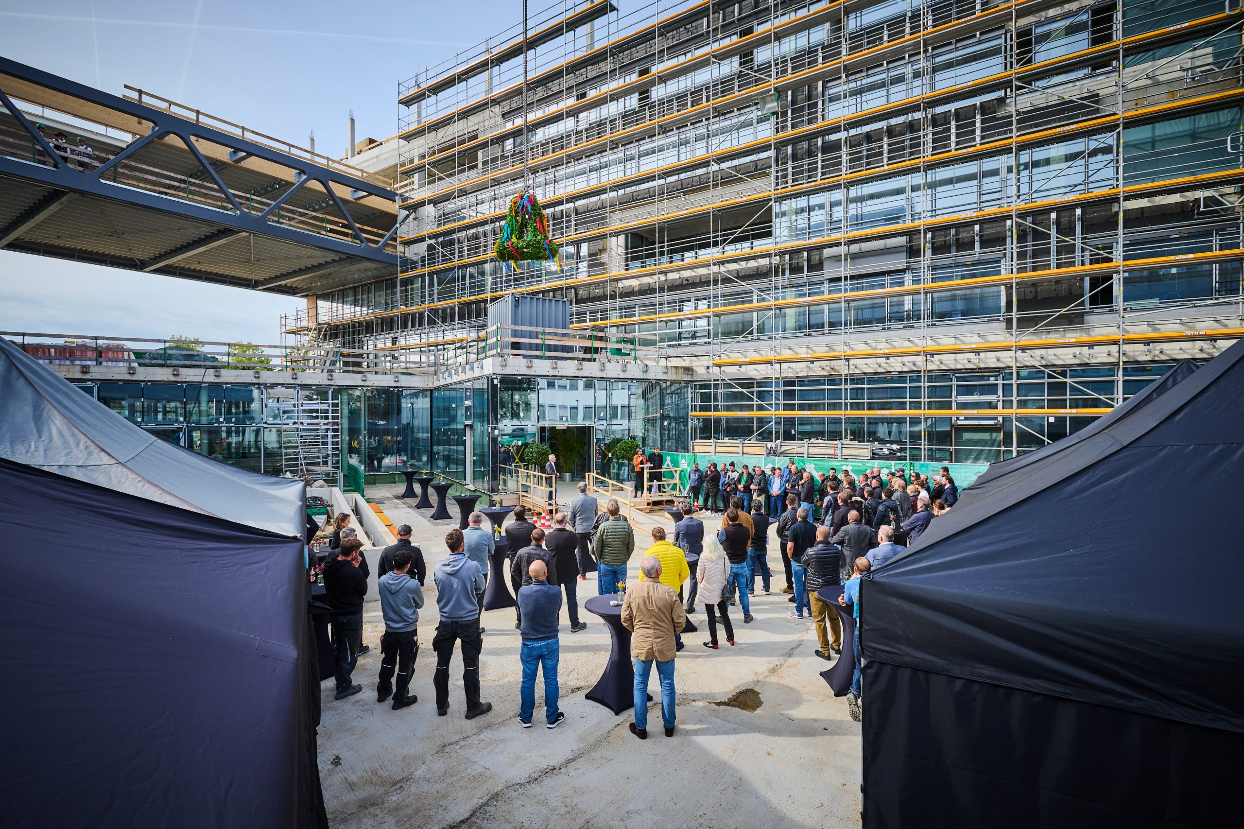 Euchner feiert Richtfest für neue Zentrale 3 Euchner feiert Richtfest
für neue Zentrale