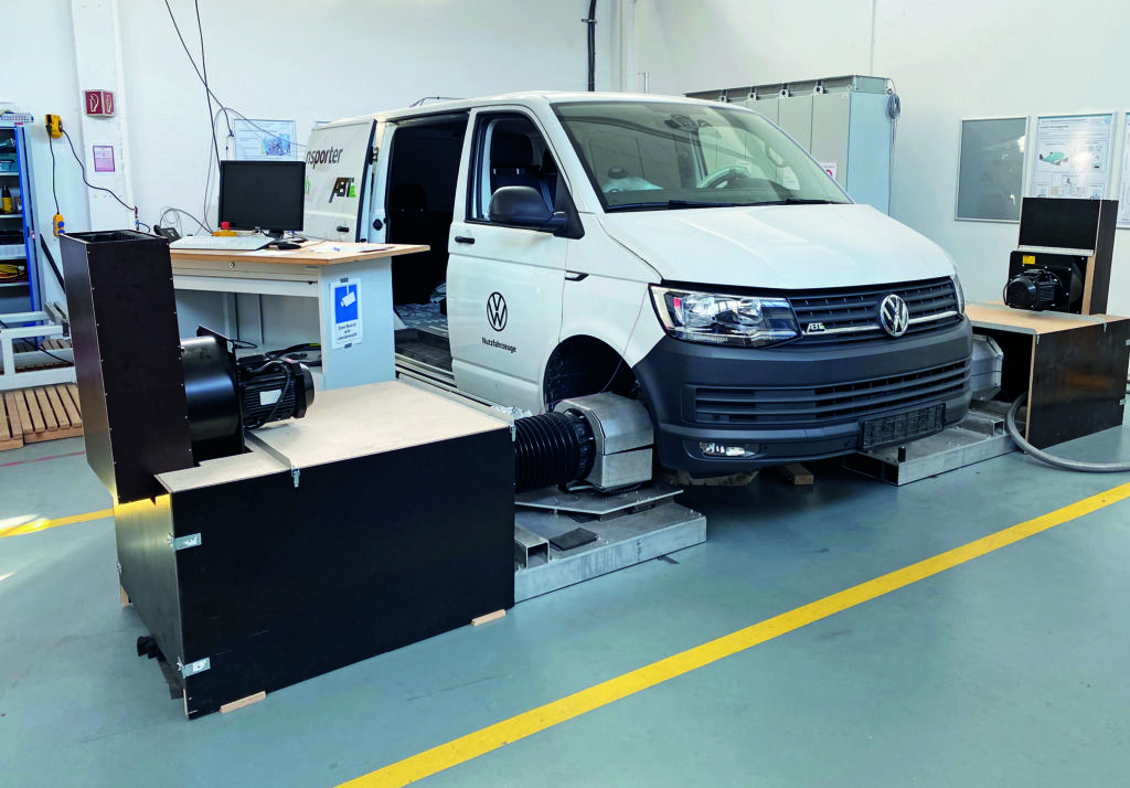  Pr&uuml;fstand der HS Kempten mit einem auf Elektroantrieb umgebauten VW-Transporter von Abt.