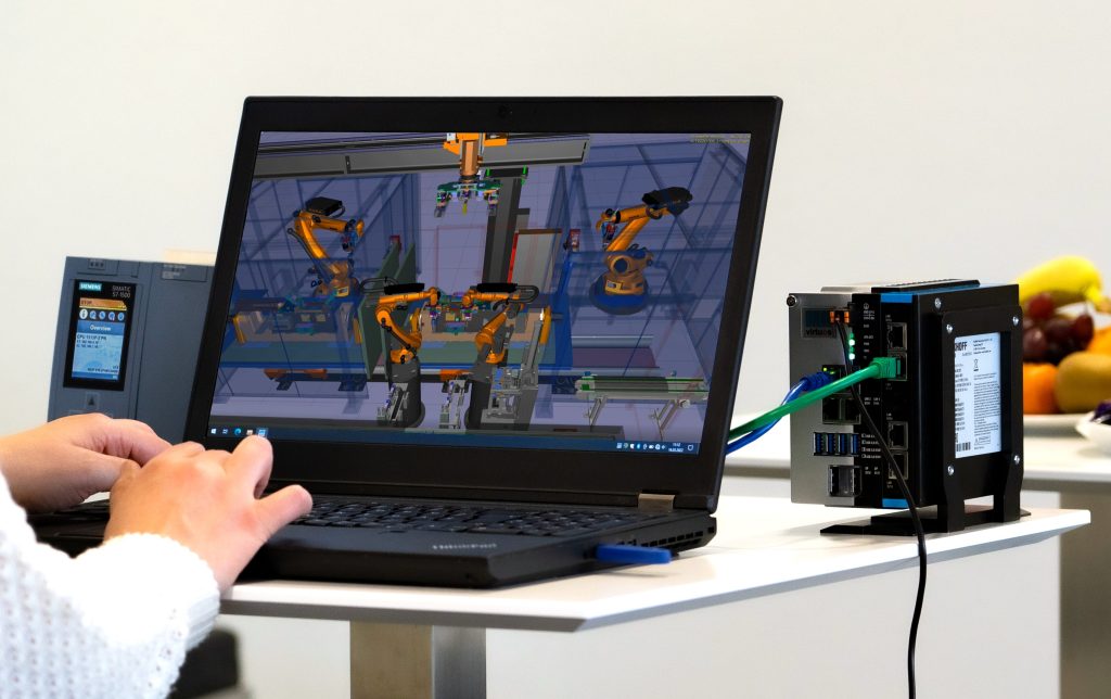 News zum digitalen Zwilling 1 Die Simulationssoftware ISG-Virtous ist auf digitale Zwillinge bzw. die virtuelle Inbetriebnahmen im Maschinen- und Anlagenbau ausgerichtet.