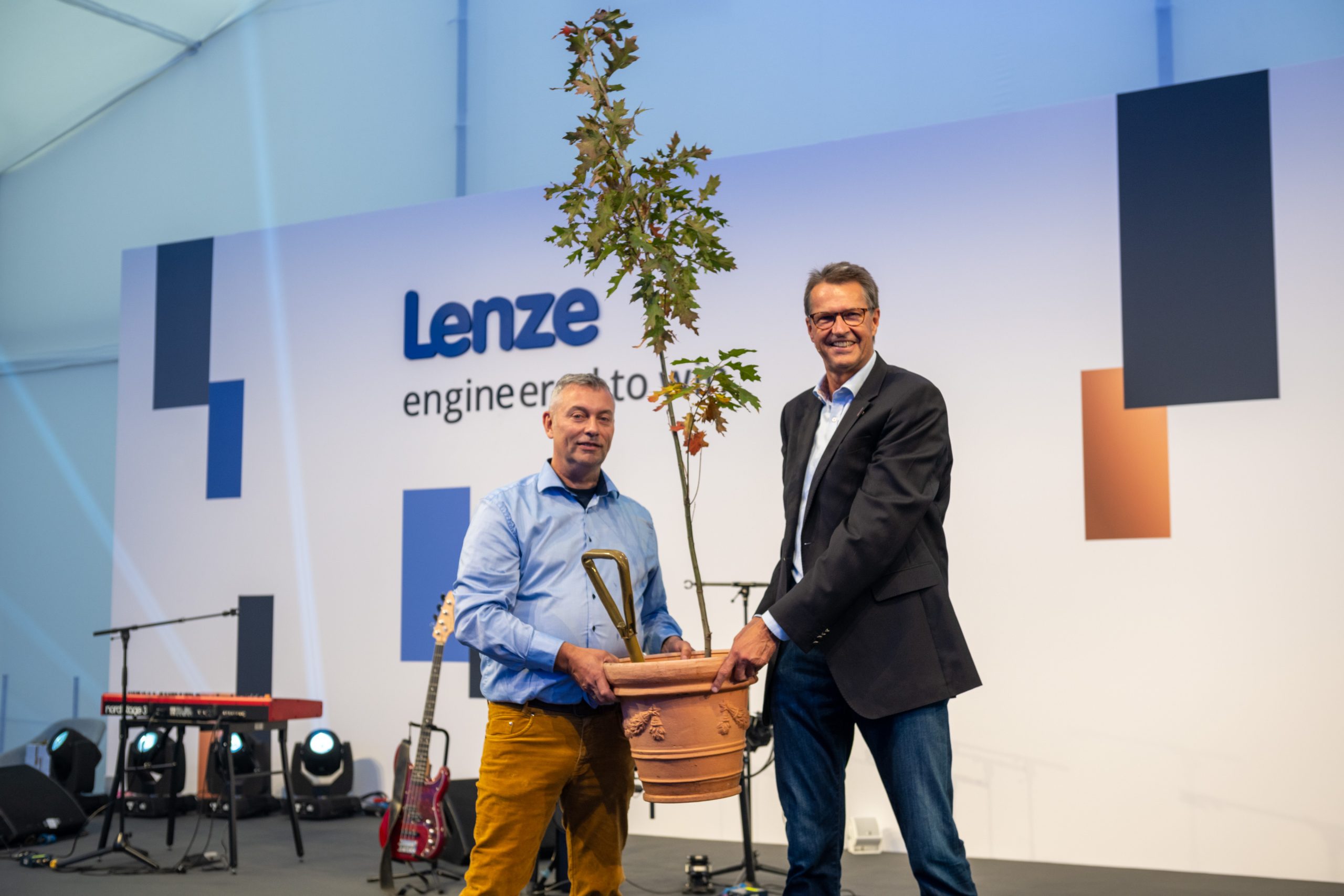 Lenze spendet für Wiederaufforstungsprojekte