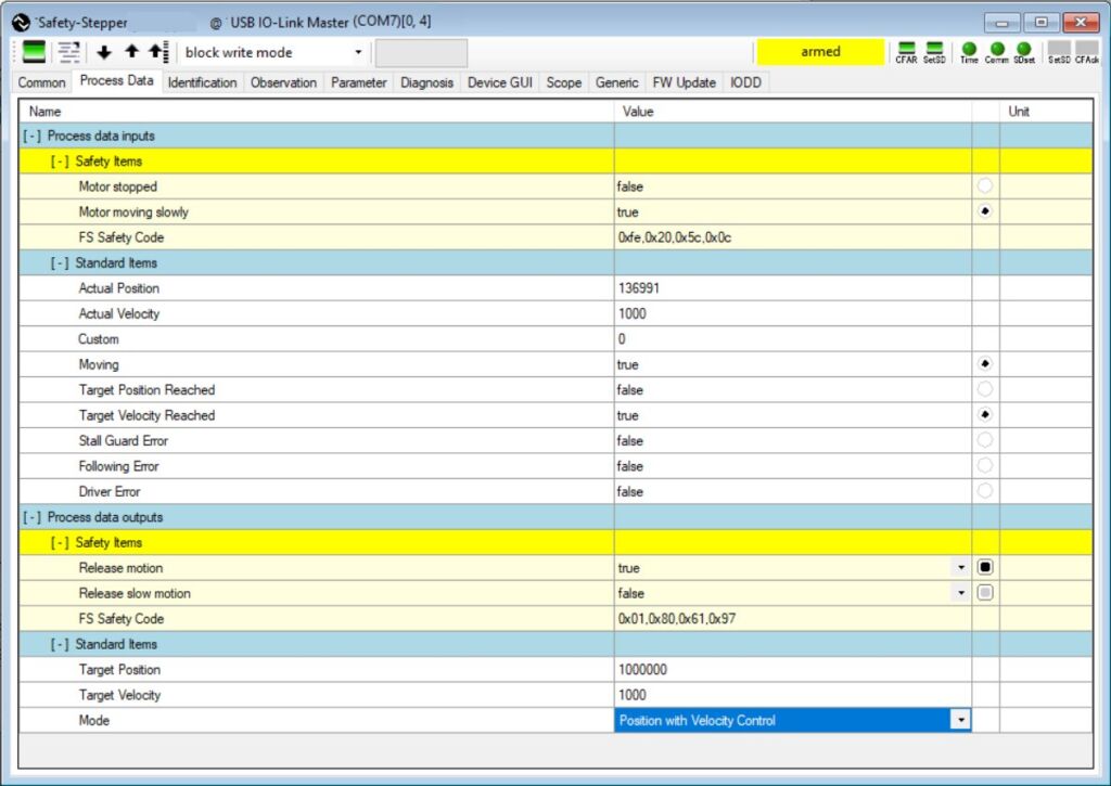 IO-Link Safety kommt in Bewegung 2 Die Vorparametrierung kann auch außerhalb der Anlage
komfortabel mit einem USB-IO-Link Master erfolgen.
