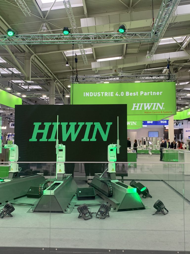 Über einfache Komponenten bis hin zur Robotershow 1 255179 D9E052BF A2E0 4BDF B831 6BE276D2EC83 rotated 1