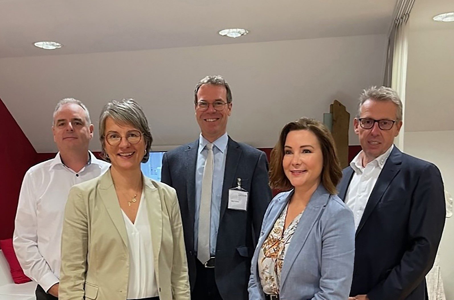 SEF Smart Electronic Factory mit neuem Vorstand 9 SEF Smart Electronic Factory mit neuem Vorstand