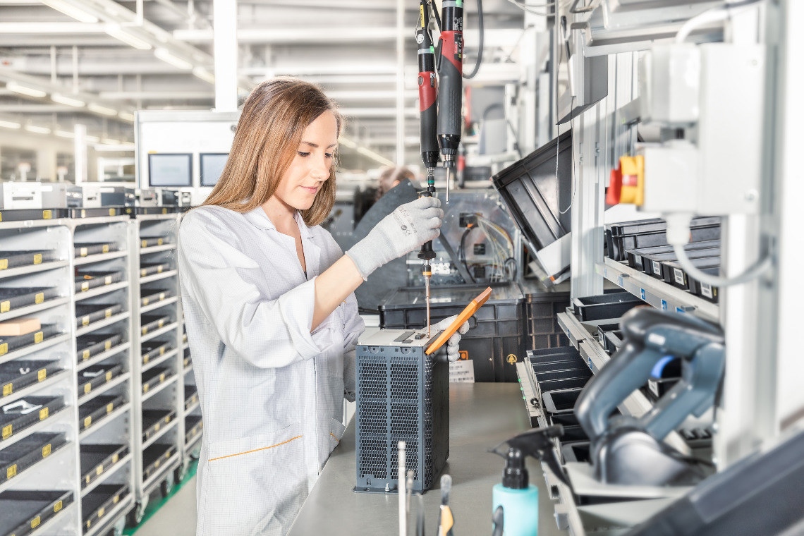 B&R baut Fertigung aus 1 B&R baut Fertigung aus