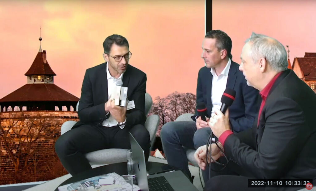  Ulrich Leidecker pr&auml;sentierte die PLCnext-Steuerung AXC F 2152 und die Sicherheitssteuerung SPLC 1000 im Rahmen der Liveshow GOOD MORNING AUTOMATION auf der SPS 2023. 