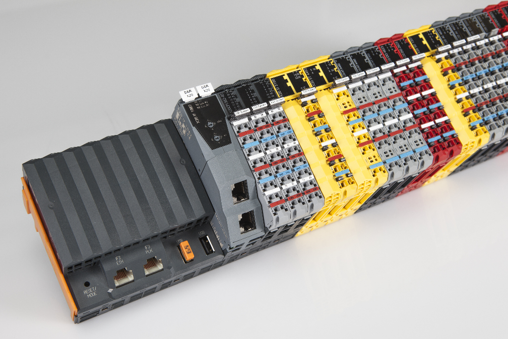 Flexibel lizenziert und sicher 3 Den USB-Dongle bringt B&R auf Wunsch bereits vor der Auslieferung an die Automatisierungshardware an.