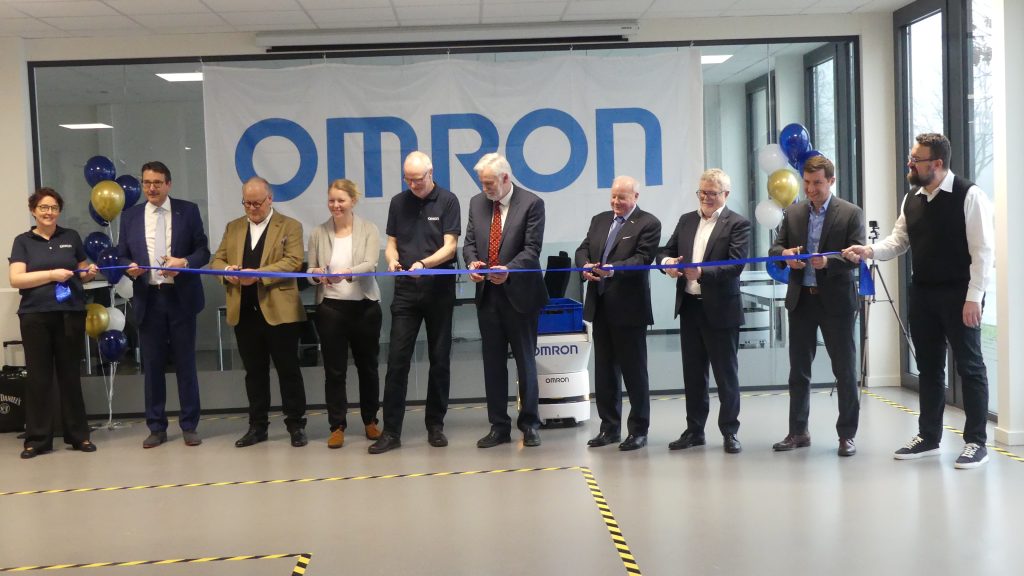 Omron eröffnet neuen Standort in Dortmund 1 v.l.n.r.: Heike Heinzel, Klaus Kluger, Markus Gerold, Julia Jaeger, Uwe Siekmann, Prof. Thomas Strassmann, Nigel Blakeway, Fernando Colás und Olivier Welker