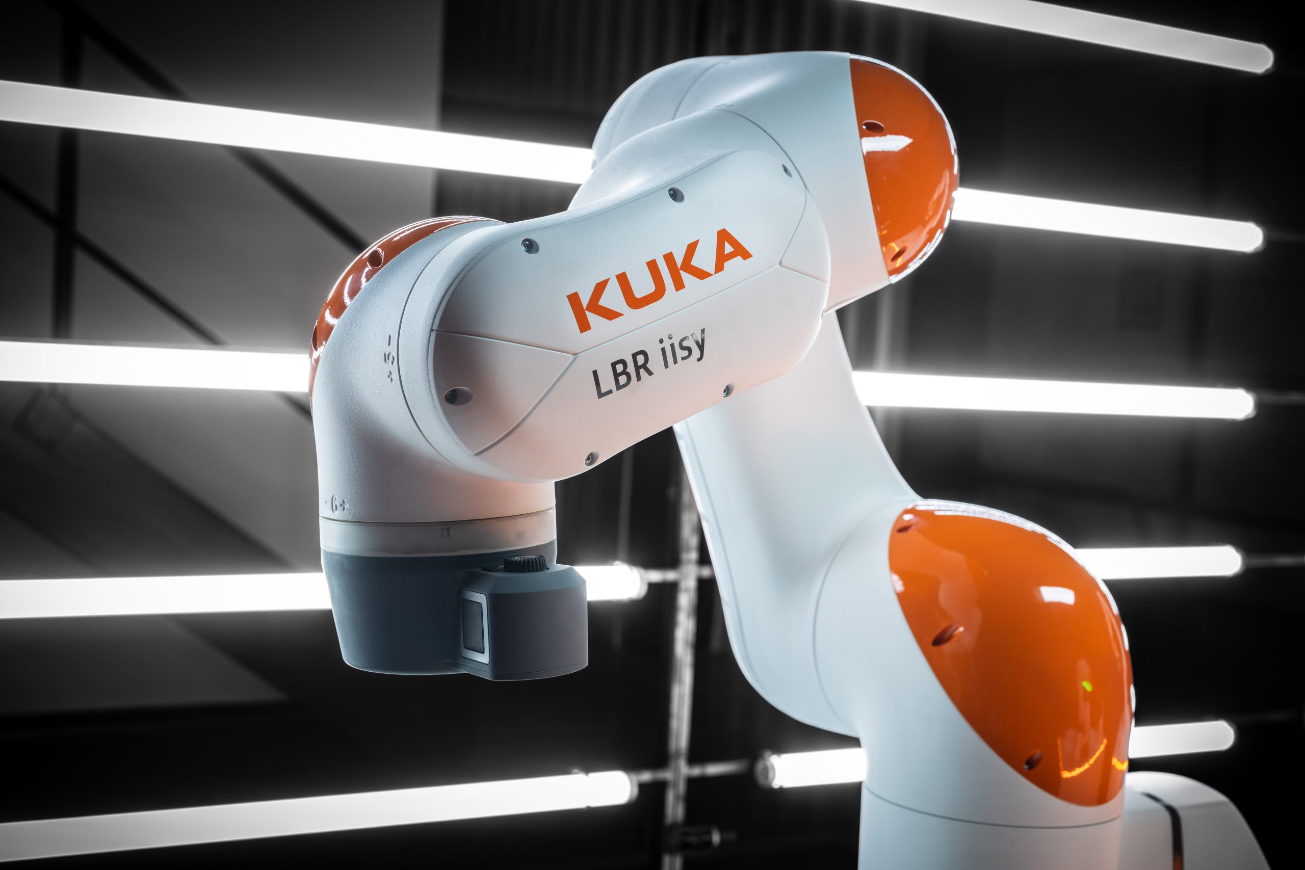 Erweiterte Traglasten, Reichweiten und Schutzklassen für Kuka-Cobots 2 Erweiterte Traglasten, Reichweiten und Schutzklassen für Kuka-Cobots
