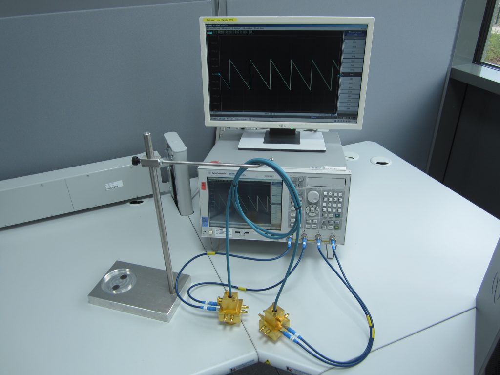 Die Zukunftsfähigkeit des Steckgesichts 3 Versuchsaufbau Phasenmessung mit einem vektoriellen Netzwerkanalysator.