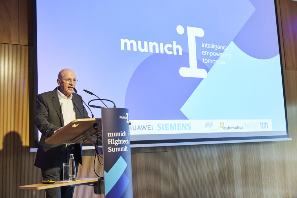 Hightech-Summit zum Thema künstliche Intelligenz