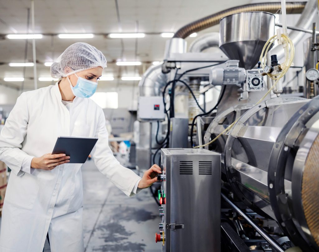 Energieverschwendung ade 1 Erfahrungen produzierender Unternehmen zeigen, dass ein zentraler Factory Data Hub
ein wichtiger Grundstein für erfolgreiche Energiemanagement-Initiativen ist.