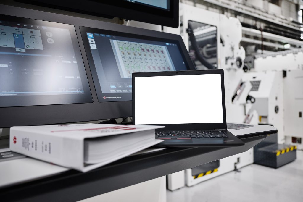 Maschinenhersteller setzt auf Fernwartung per IIoT-Plattform 2 Hersteller von Maschinen und Anlagen zur Herstellung von flexiblen Verpackungen W&H hat sich für die Entwicklung einer Fernwartungslösung mit Ixon entschieden, die sich
unkompliziert in die zahlreichen unterschiedlichen Produktlinien integrieren lässt.