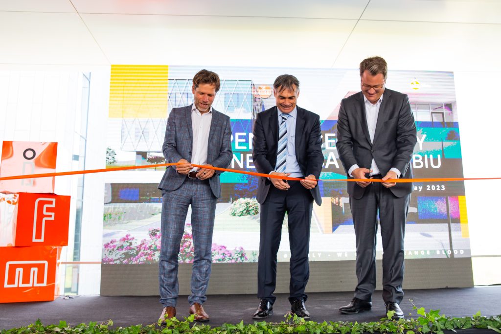 Martin Buck, Benno Kathan und Christoph von Rosenberg (v.l.n.r.) bei der offiziellen Er&ouml;ffnung der Green Factory im rum&auml;nischen Sibiu.