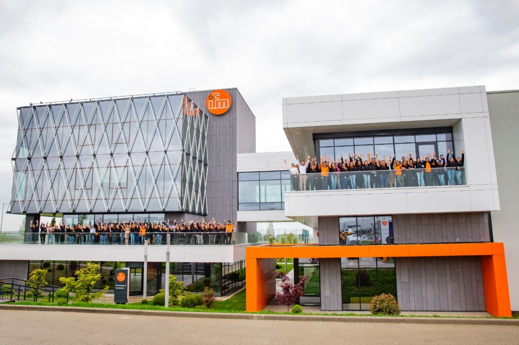 ifm hat seine &ldquo;Green Factory&ldquo; im rum&auml;nischen Sibiu feierlich er&ouml;ffnet. 