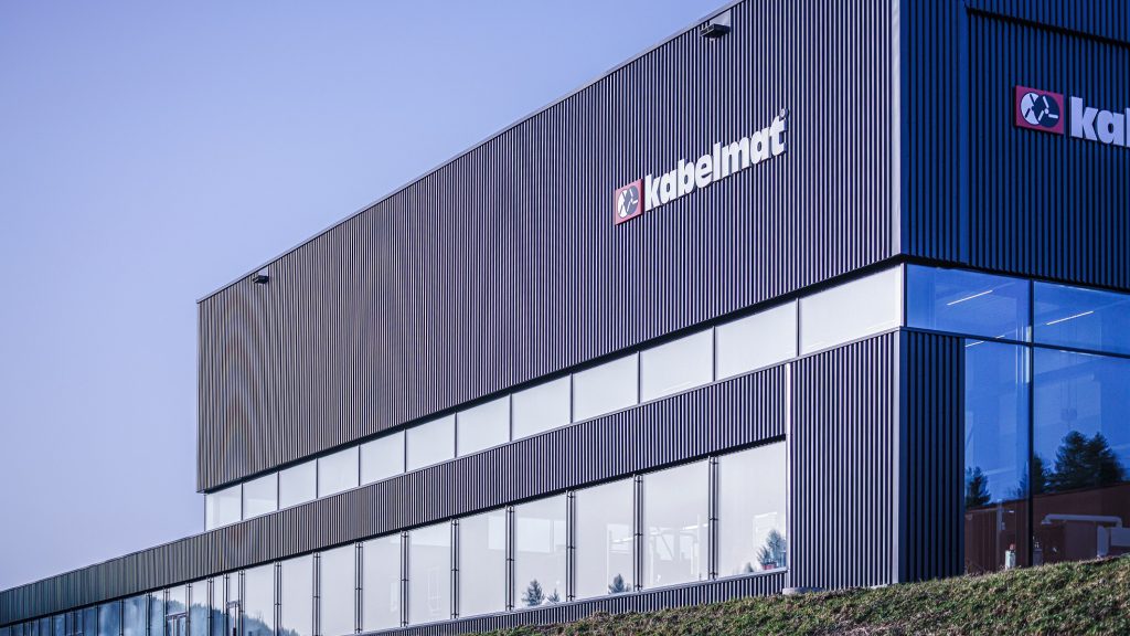 60 Jahre Kabelmat 1 Die HELUKABEL-Tochtergesellschaft KABELMAT Wickeltechnik mit Sitz in Glatten im Schwarzwald feiert in diesem Jahr ihr 60-jähriges Bestehen.