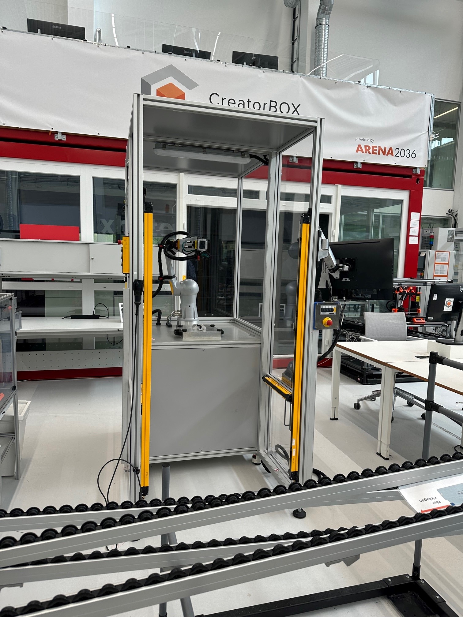 Arena2036 liefert Bauteile an SmartFactory