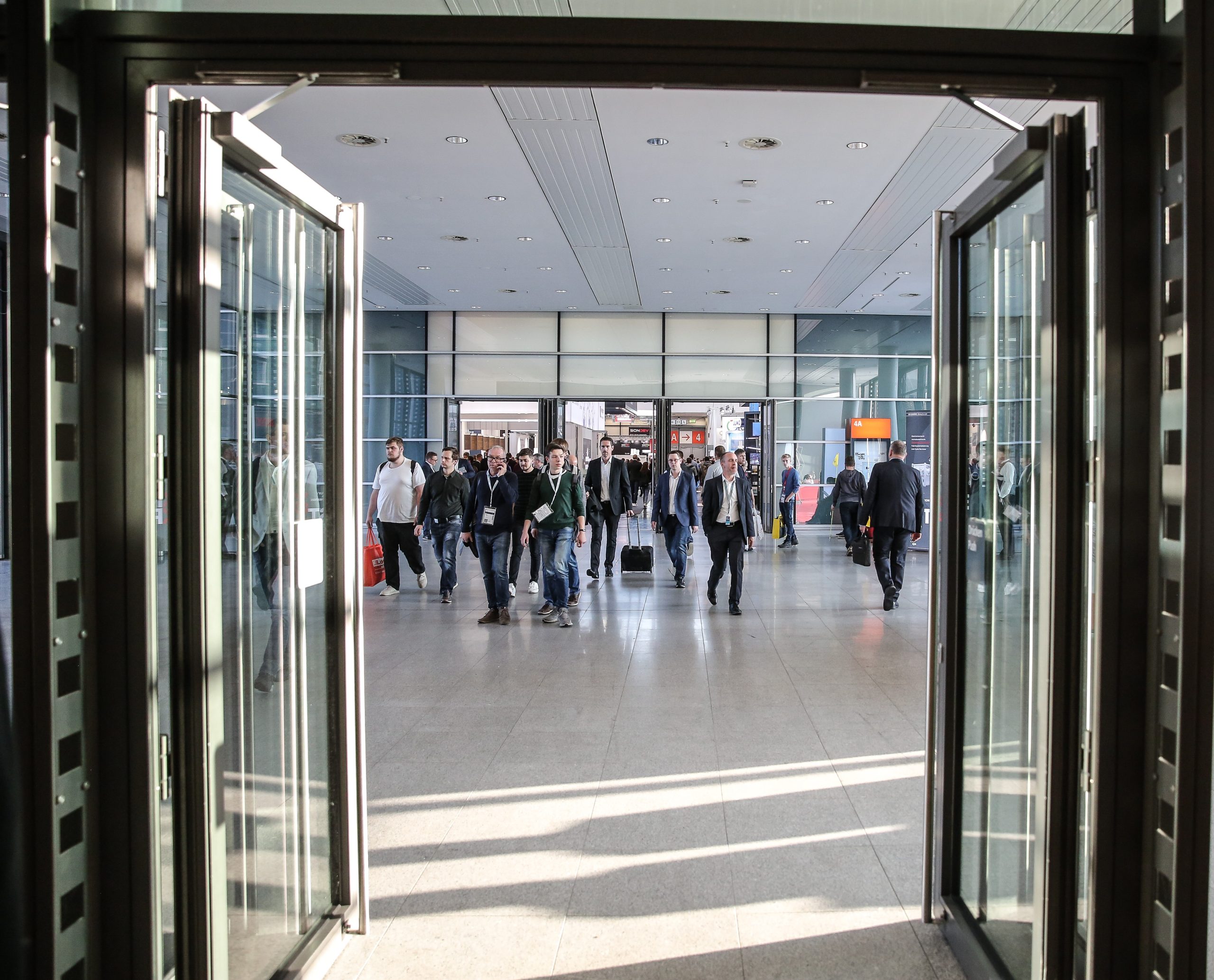 Ausstellungsfläche auf 16 Hallen erweitert 9 Ausstellungsfläche auf 16 Hallen erweitert