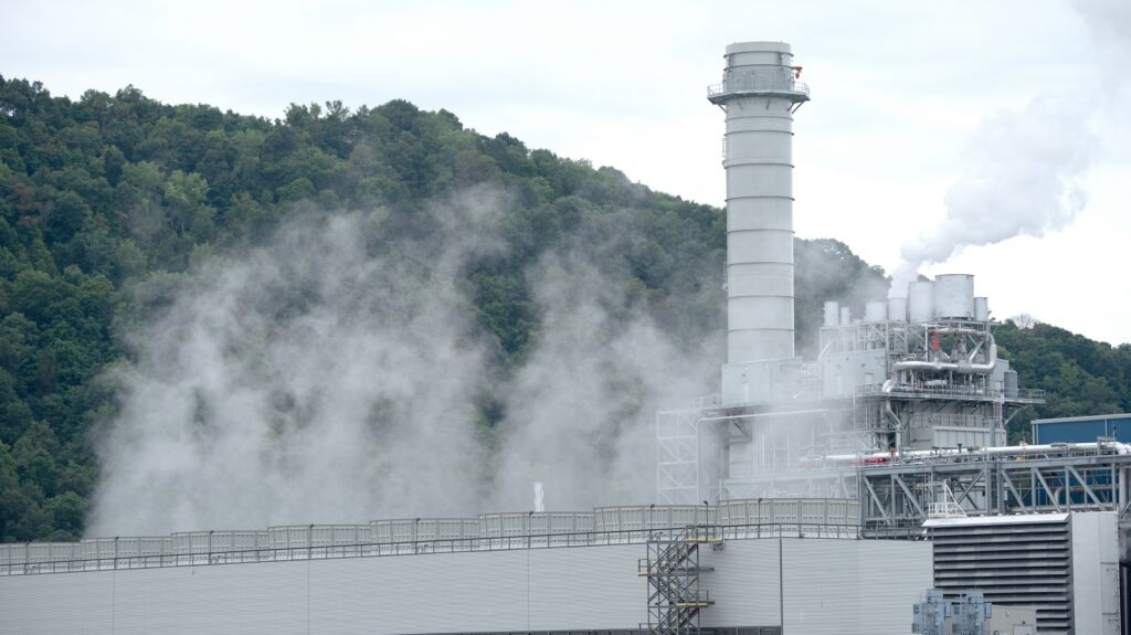 Grüner Pioniergeist 1 Endress+Hauser hat mit moderner Analyse- und Messtechnik ein System entwickelt, dass die
Beimischung automatisch steuert und inline validiert.