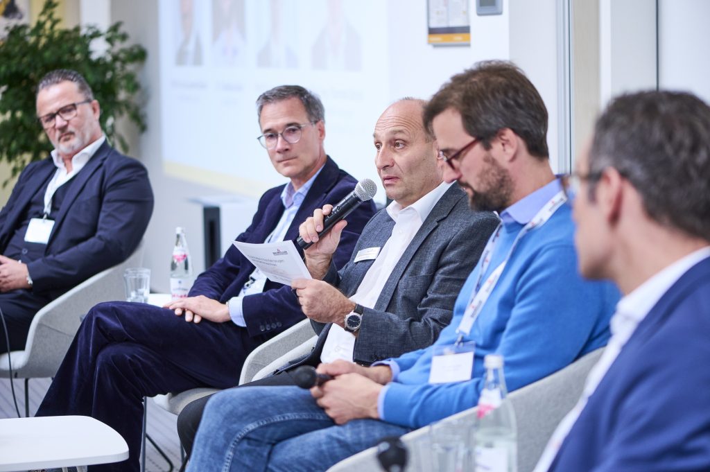 Hausmesse bei Baumüller für E-Mobility-Antriebe 1 Die Teilnehmer der Podiumsdiskussion