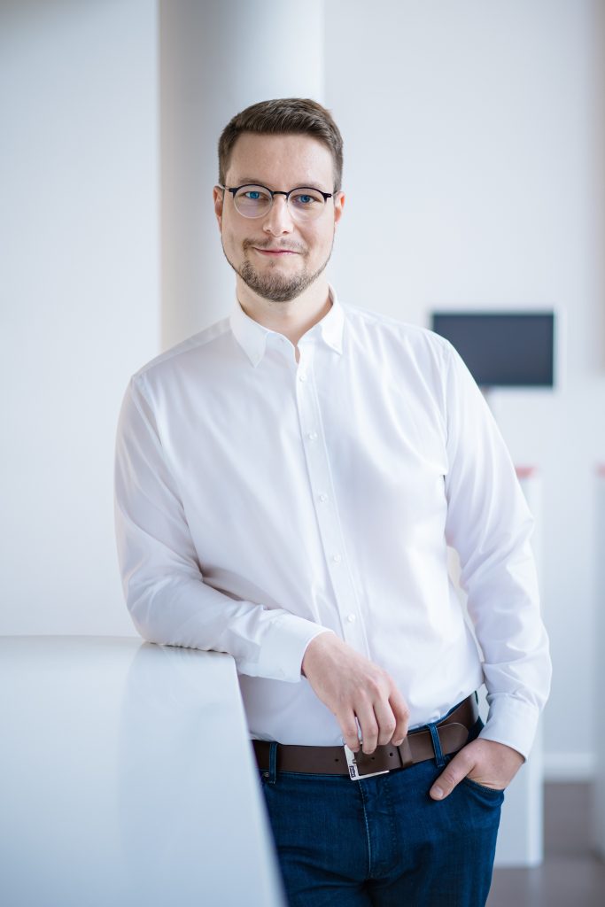 3. Reihe für das MX-System 3 "Wir haben
bereits über 70 reale
Applikationen erfolgreich
in entsprechende
MX-Systeme
transformiert."