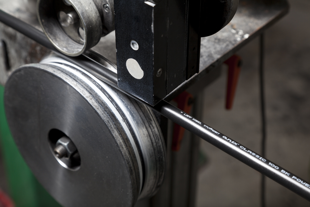 Smarte Kabelproduktion – so geht‘s 2 Mit der neuen Mantelstraße in Forbach verkürzt sich der Rohstoffwechsel von PVC auf PUR von früher drei bis vier Stunden auf nur noch 10 Minuten.