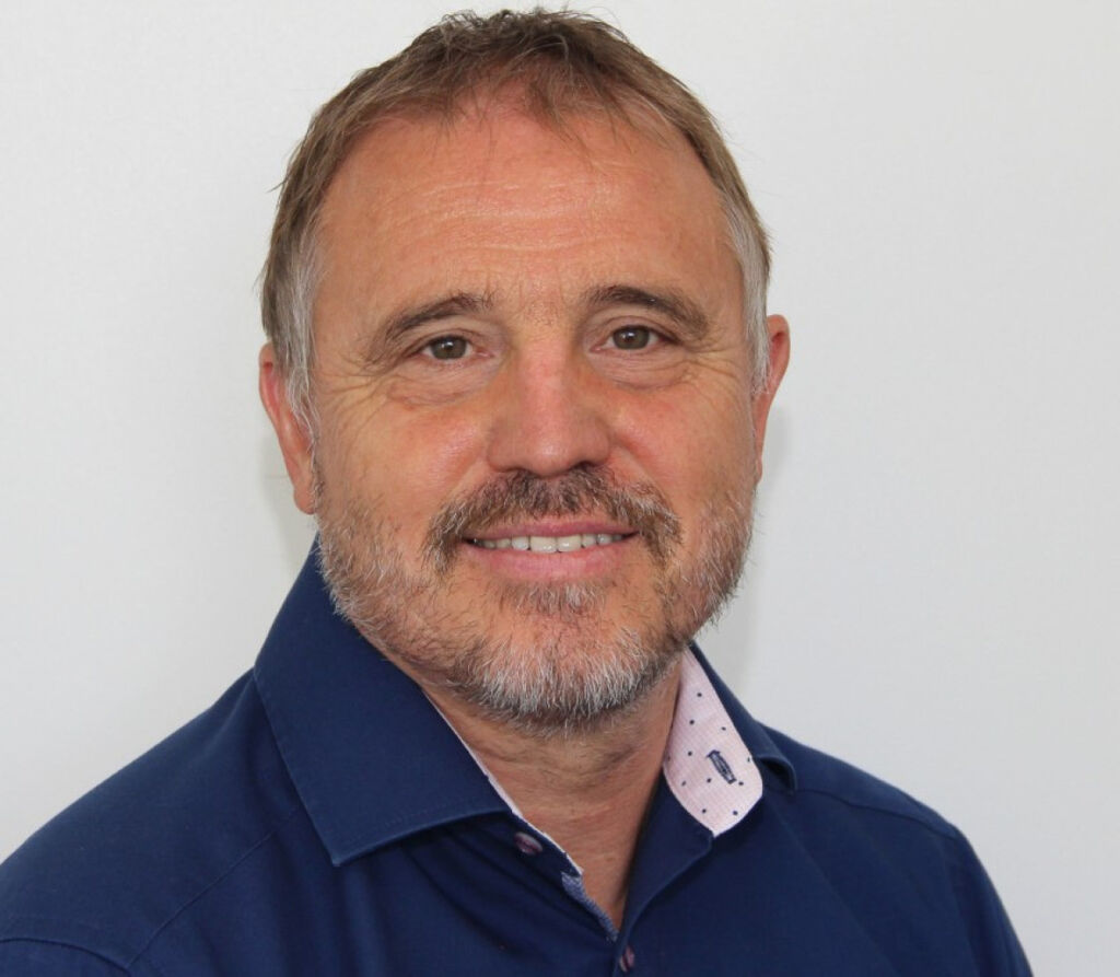 Smarte Kabelproduktion – so geht‘s 3 Stéphane Kaczmarek,
LappMit unserer Smart
Supply Chain wollen
wir der beste, schnellste und flexibelste Hersteller
in der Kabelindustrie
werden.Stéphane Kaczmarek, Senior Vice President of LA EMEA Production Companies, Managing Director of Câbleries Lapp, President of Lapp Muller
"Mit unserer Smart Supply Chain wollen wir der beste, schnellste und flexibelste Hersteller in der Kabelindustrie werden."