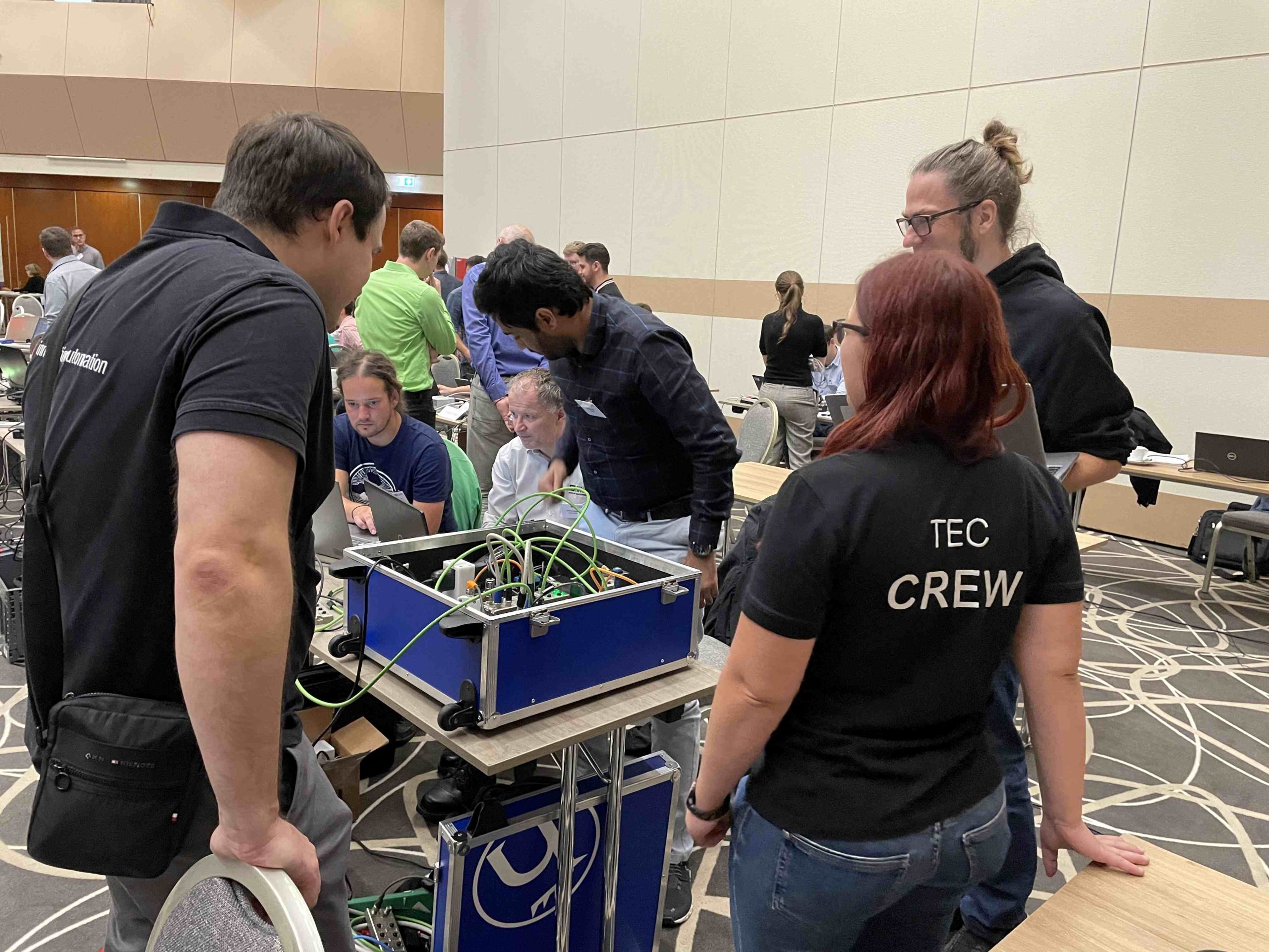 IO-Link Interoperabilitäts-Workshop mit Rekordbeteiligung 7 IO-Link Interoperabilitäts-Workshop mit Rekordbeteiligung