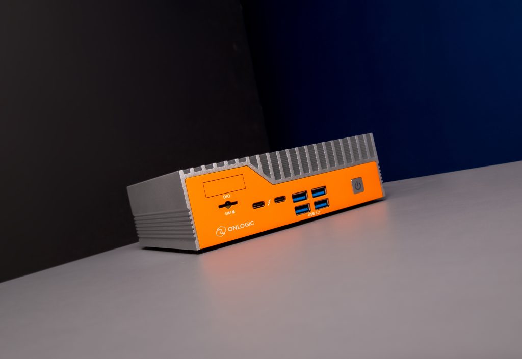  Der l&uuml;fterlose Computer Helix 401 
ist Red-Hat-zertifiziert und bietet eine 
skalierbare, leistungsstarke Datenverarbeitung sowie beschleunigte Grafikanzeigefunktionen. 
So k&ouml;nnen mehrere 4K-Bildschirme 
gleichzeitig angesteuert werden.