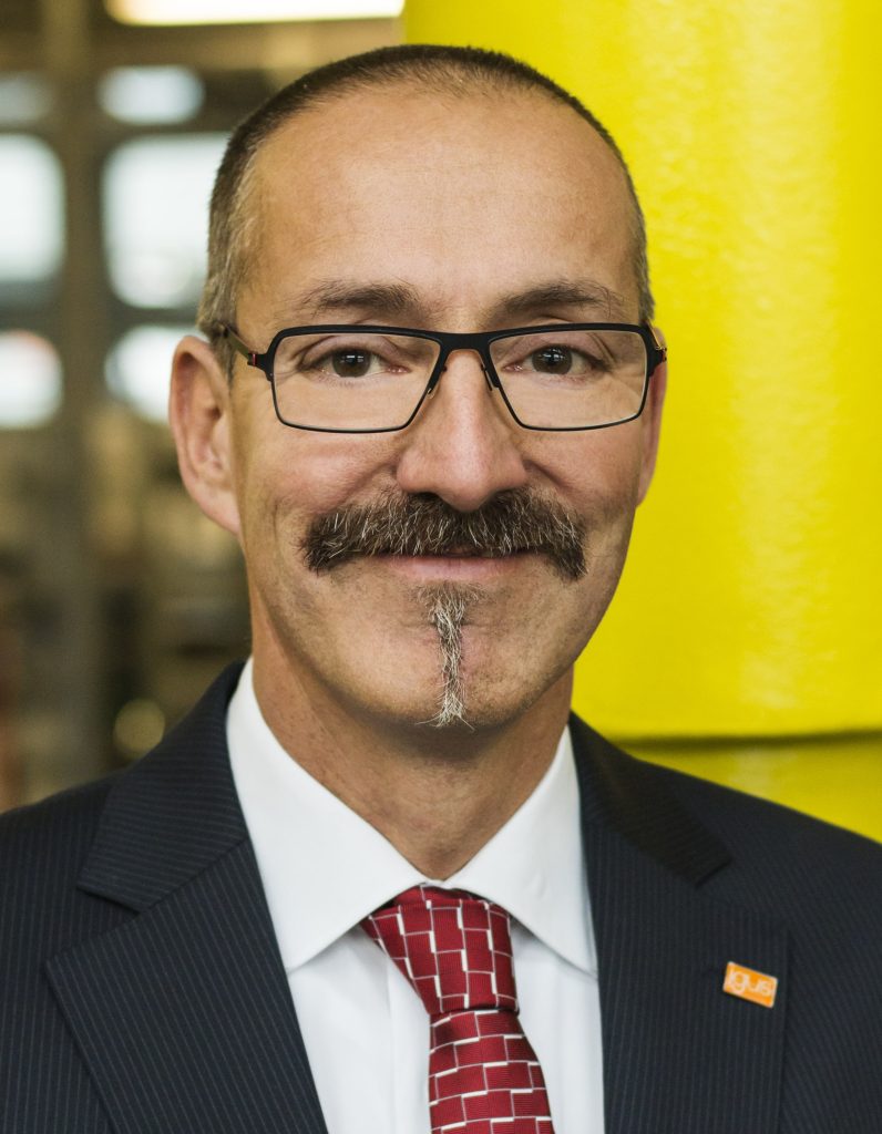 Bewegte Leitungen für SPE 1 Rainer Roessel igus