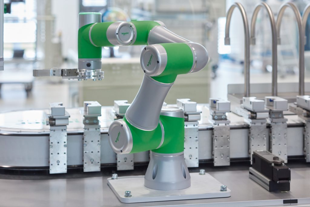 Erster kollaborativer Roboter von Schneider Electric 1 998 22309053 Cobot Images 85305686 SE0233 GMA