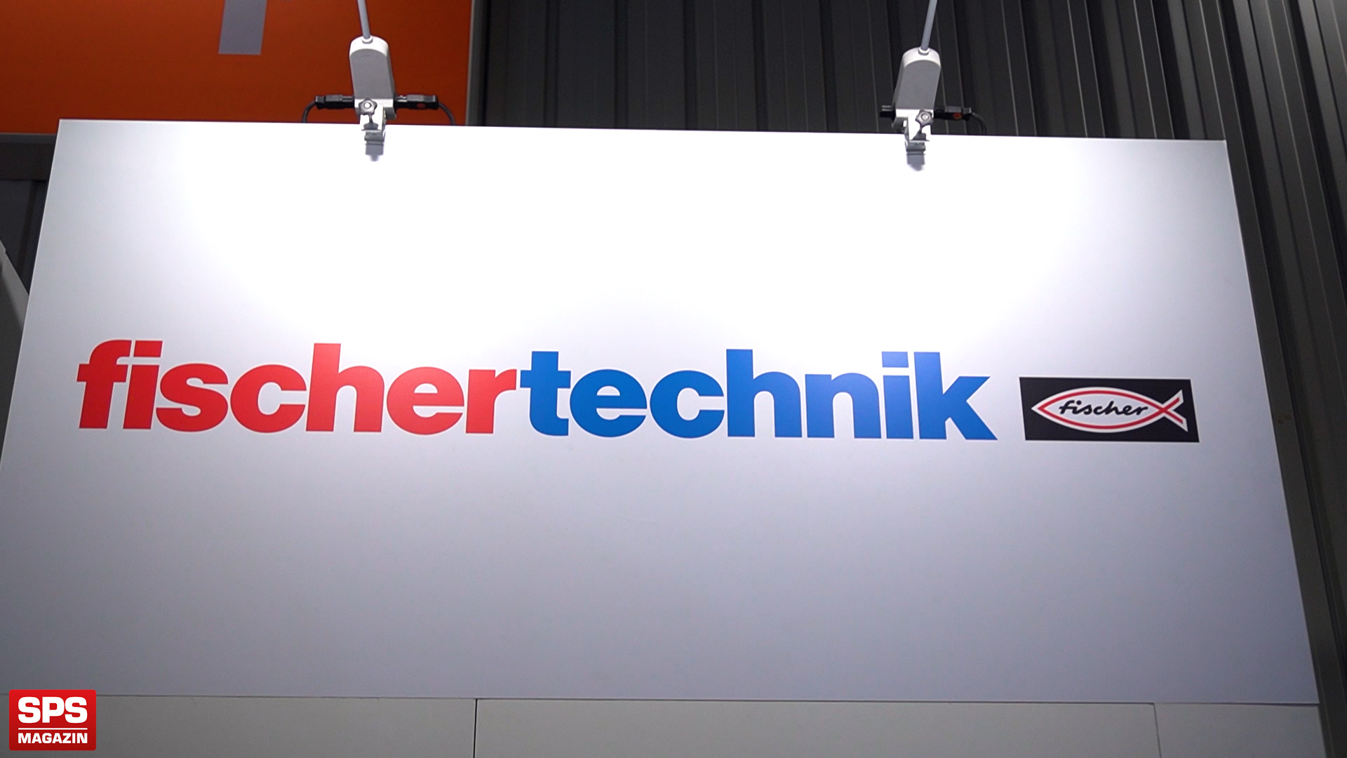 SPS-MAGAZIN auf der Messe SPS 2023 zu Besuch bei Fischertechnik