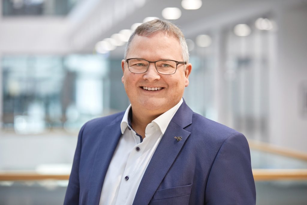 Warum dezentrale Konzepte die Zukunft der Automatisierung sind 4 Frank Woortmann, Vice President Factory Automation, Phoenix Contact Electronics:
Um dezentrale Automatisierung möglich zu machen, ist ein Umdenken notwendig.