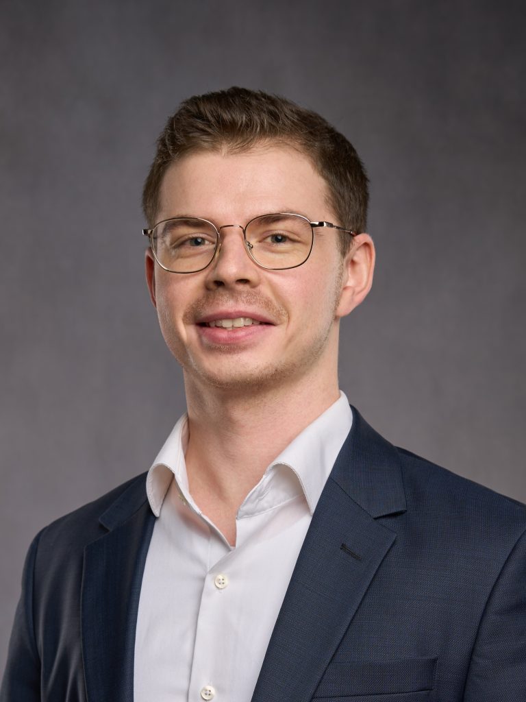 ChatGPTs Brüder 7 LLMs eröffnen eine Möglichkeit,
Produktionsdaten Struktur
und Standards zu
verleihen.