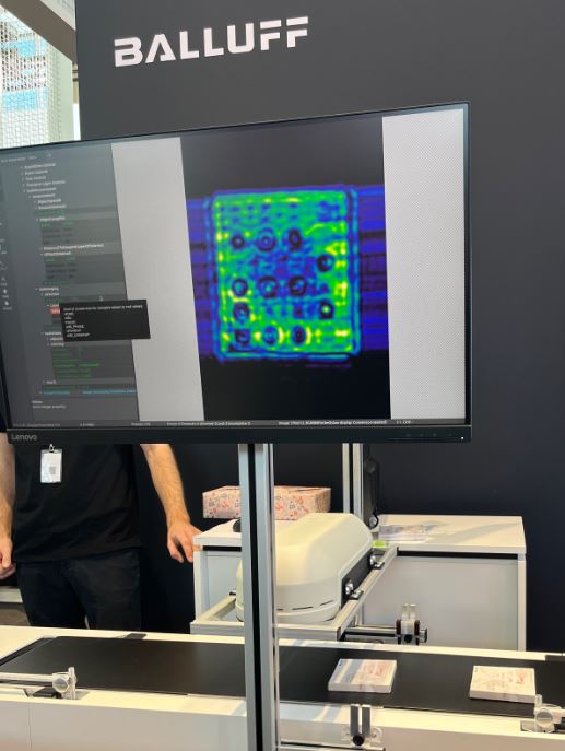 Versteckte Objekte 2 Bild 2 | Eine Software erstellt bis zu zehn Bildstapel/sec. Jedes Bild hat einen eigenen Zeitstempel, womit eine exakte Rückverfolgung möglich ist.