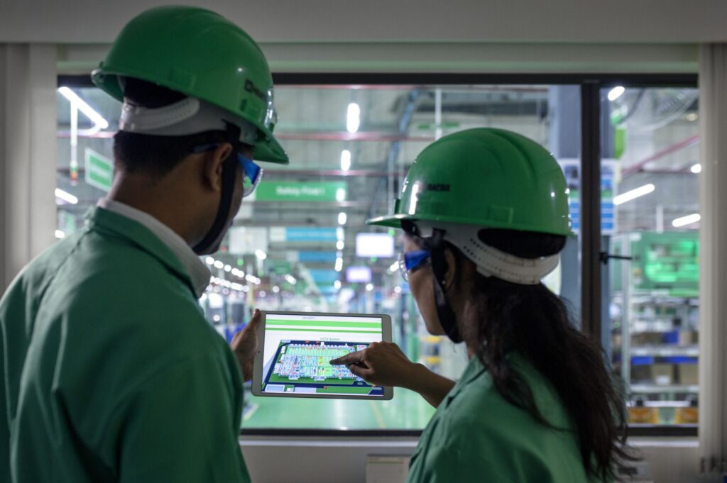 Transformation industrieller Automatisierungssysteme: „Es geht nur zusammen!“ 3 Ecostruxure Automation Expert bringt eine virtuelle Ebene in die Automatisierung ein, die es in einer Welt proprietärer Systeme so nicht geben konnte
