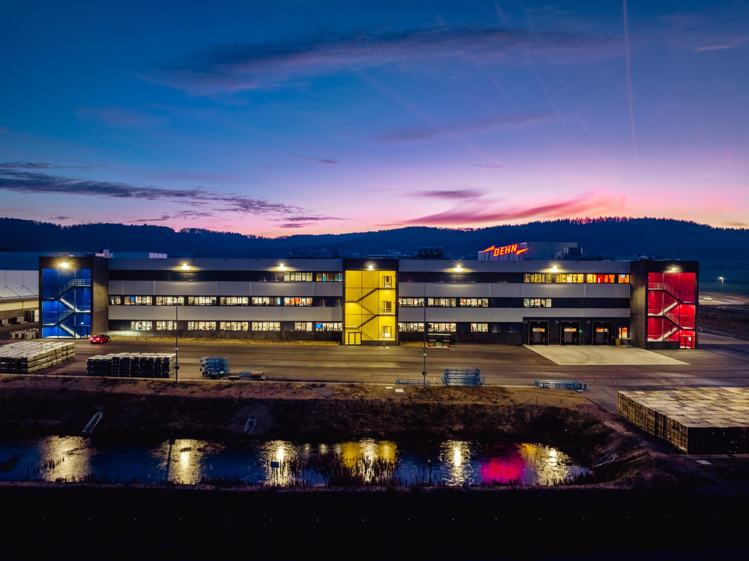 Dehn mit neuem Stammwerk in Mühlhausen 8 Dehn mit neuem Stammwerk
in Mühlhausen