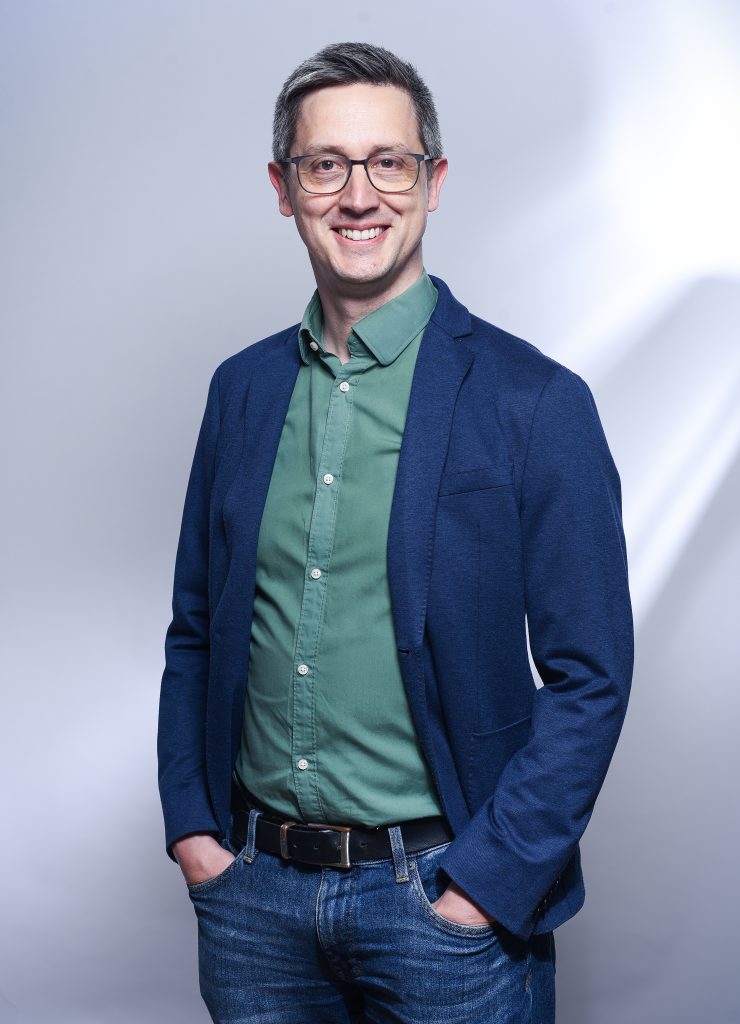 Wir beobachten, dass zwei Themen zunehmend wichtig werden, die Bew&auml;ltigung 
gro&szlig;er Datenmengen und die Sicherung 
von Lieferketten.