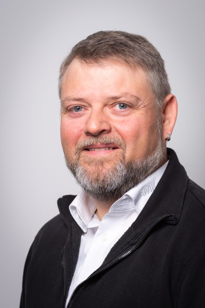 Intelligente Antriebe bewegen die Automatisierungstechnik 6 Wir erwarten
eher inkrementelle
als disruptive
Weiterentwicklungen der Antriebstechnik.
Volker Schwarzkopf
AMKmotion