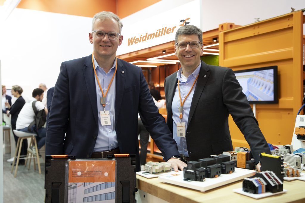 Weidmüller hält Kurs 1 v.l.n.r. Dr. Sebastian Durst (Vorstand Operations) und Volker Bibelhausen (Technologievorstand und Vorstandssprecher)