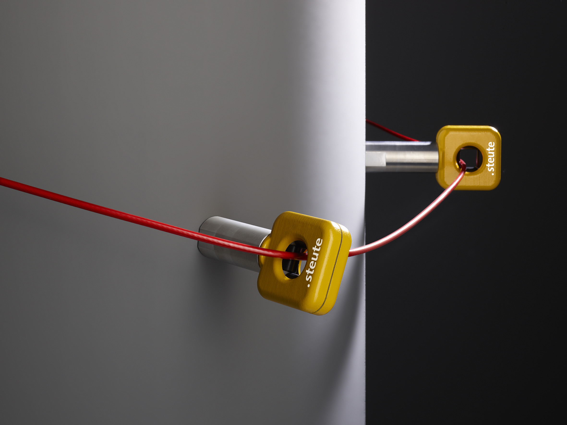 Seilzug-Notschalter für kurvige Förderstrecken