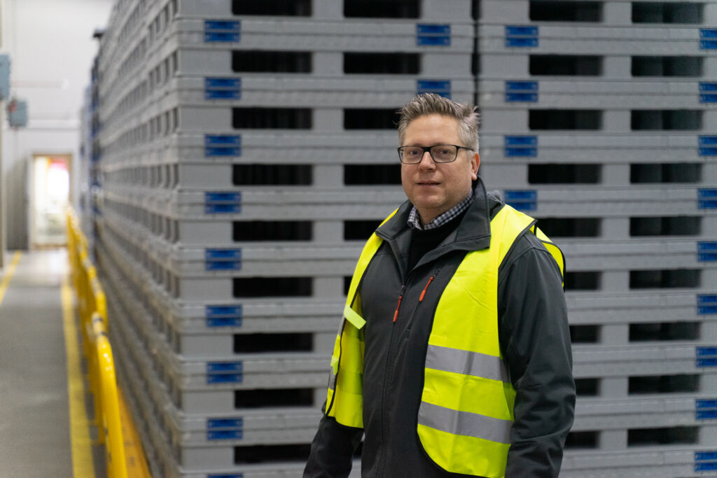 Mehrwegladungsträger als nachhaltige Logistiklösung 4 Ich habe direkt gemerkt, dass Turck Vilant
Systems unsere Prozesse und Probleme verstanden hat. Wichtig war uns, dass wir ein international aufgestelltes Unternehmen als Partner haben, sodass auch der Support unserer ausländischen Standorte gewährleistet ist.
Daniel Van der Vorst,
Geschäftsführer Recalo