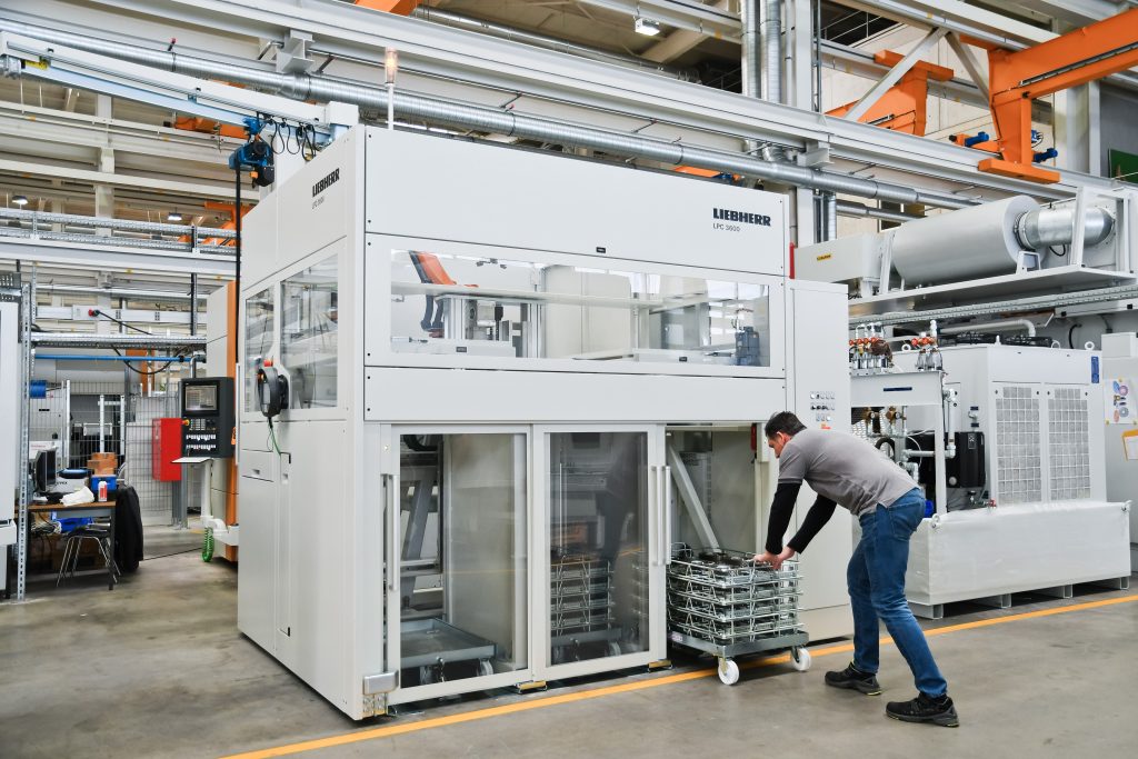 Vorher wissen wie´s läuft 1 Die Liebherr-Palettierzelle mit Roboterbeladung…