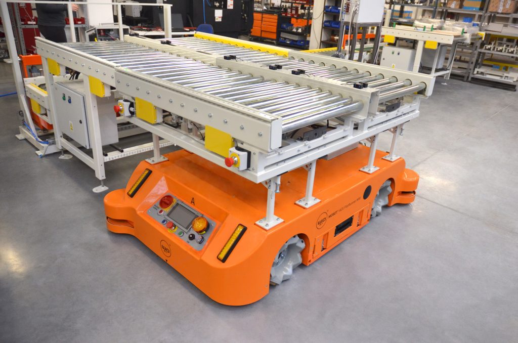 Auf Abstand bleiben 2 Um fahrerlose Transportsysteme und
autonome mobile Roboter
kollisionsfrei zu positionieren, lassen sich Lasersensoren der Reihe optoNCDT 1220 einsetzen.