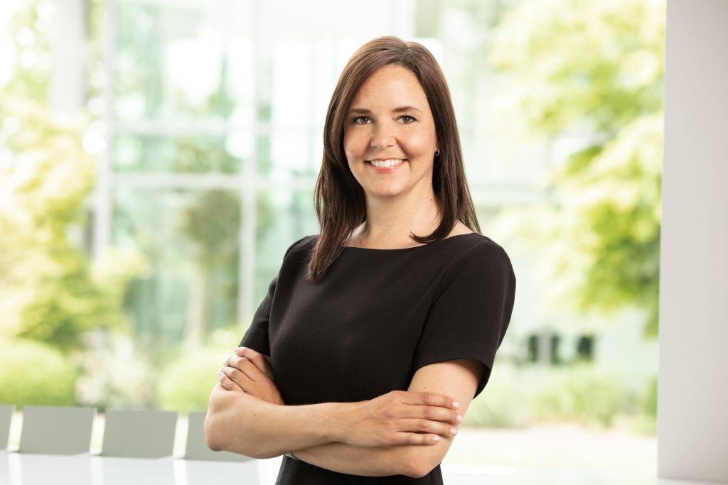 "Neue Elektronik, direkt im Stecker verbaut, l&ouml;scht im Gleichstromnetz aktiv den Lichtbogen."
Verena Neuhaus
Phoenix Contact 