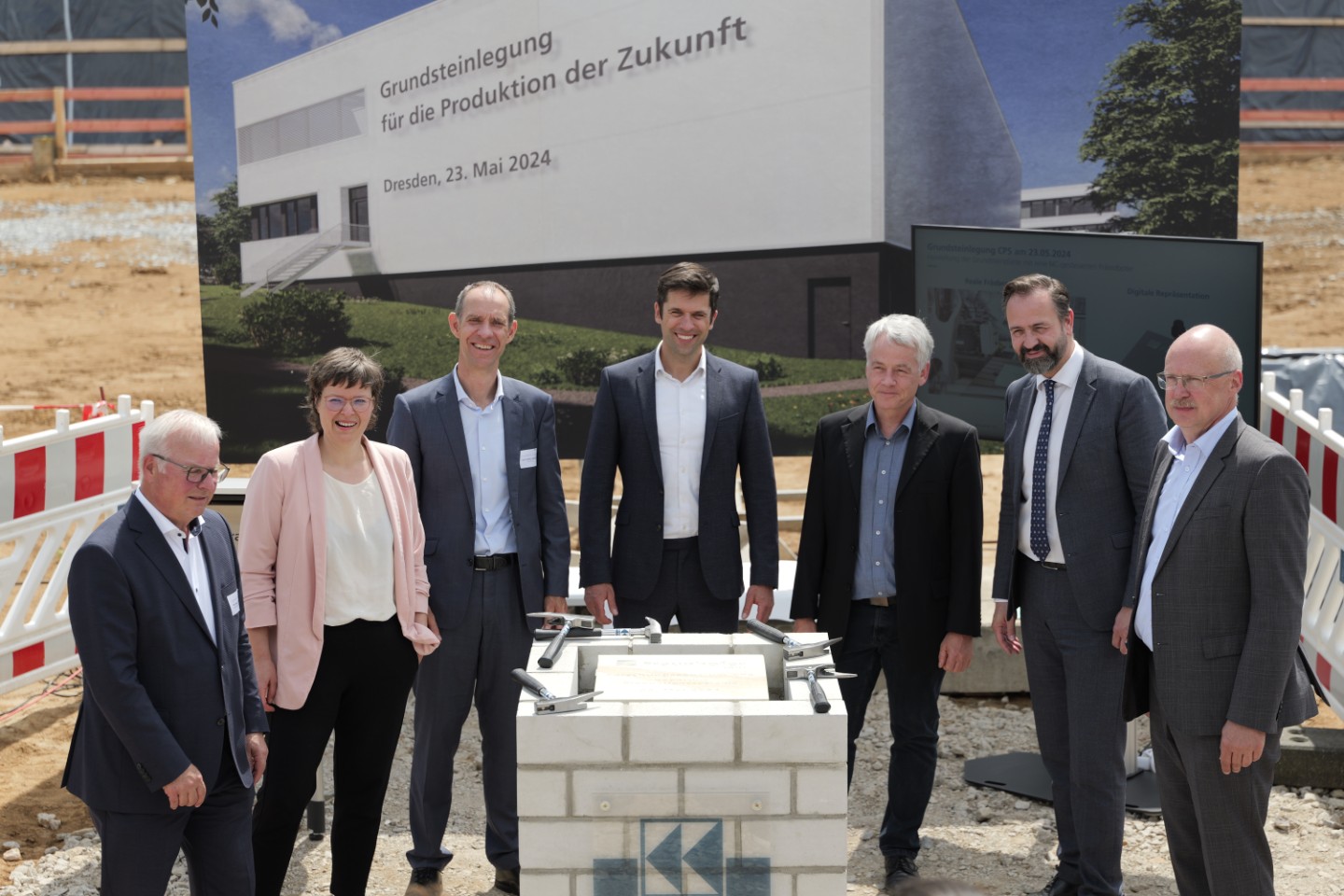 38Mio. Euro-Förderung für Fraunhofer IWU 3 38Mio. Euro-Förderung für Fraunhofer IWU