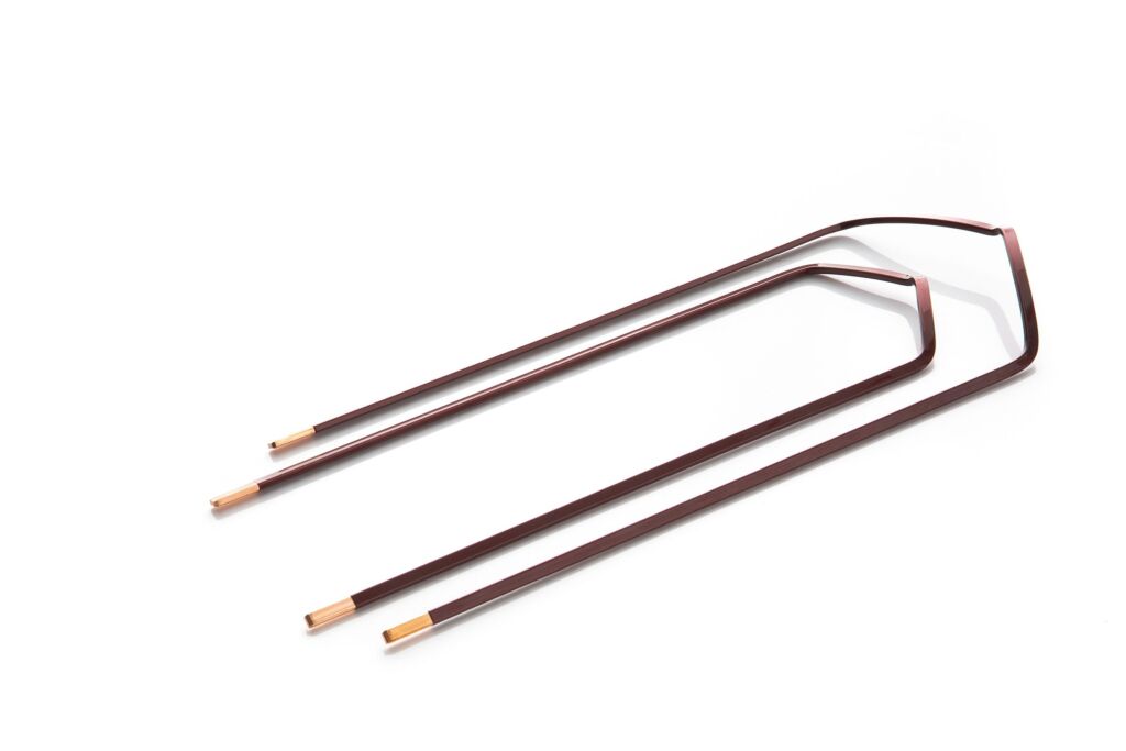 Bihler hat den Bogen raus 2 Für einen Stator werden in der Regel verschiedene Hairpin-Varianten benötigt. Die BM-HP 3000 kann im laufenden Betrieb stoßfrei und ohne Bedienereingriff zwischen den verschiedenen Varianten umschalten und diese dann sortenrein bereitstellen.