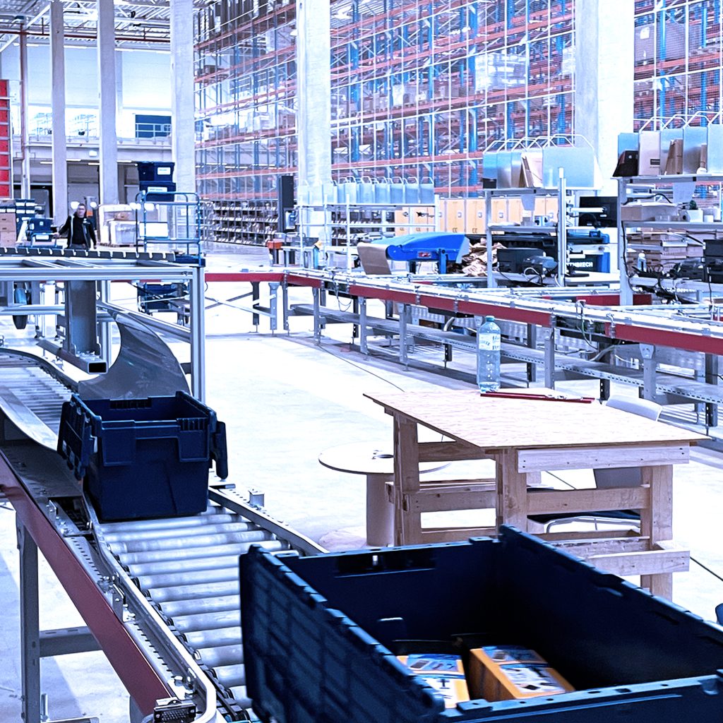 Smarte Lagerautomation 2 Innenansicht des Logistikzentrums in Raunheim von Rexel Germany.