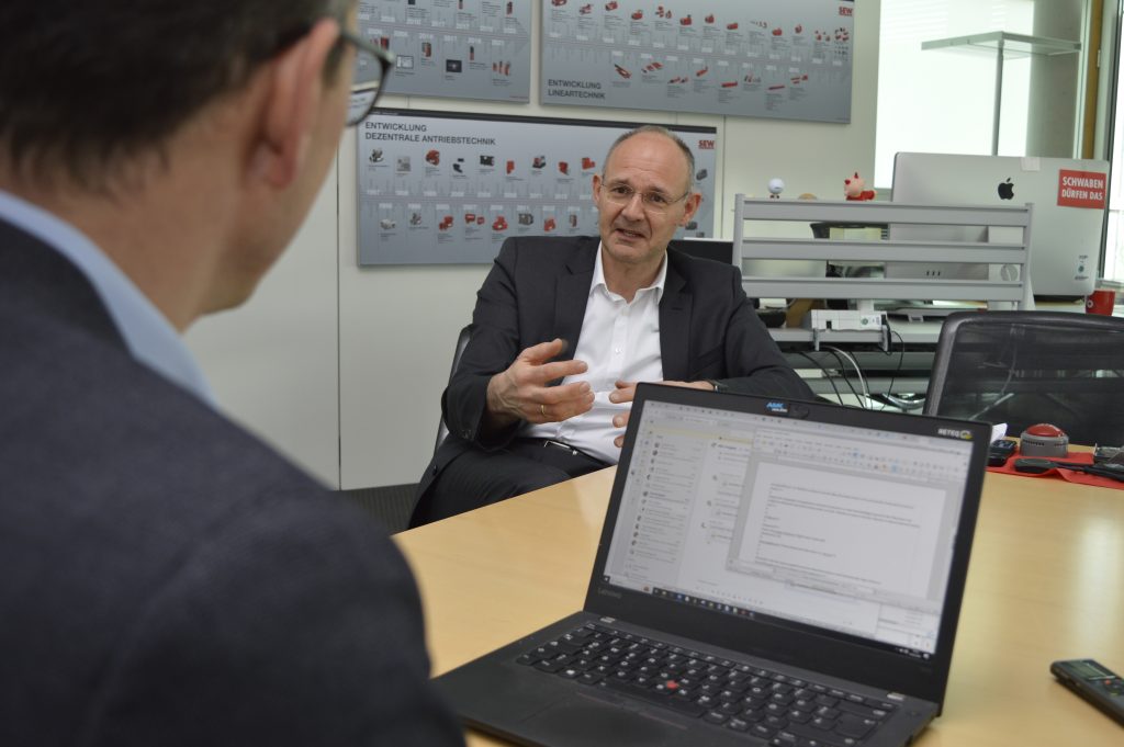 Gerüstet für 1.200.000 Geräte 3 Wir passen die Produktionsleistung exakt an
den tatsächlichen Bedarf an.
Dr. Hans Krattenmacher, SEW-Eurodrive