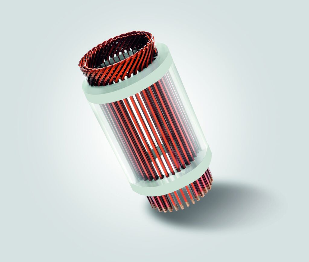 Bihler hat den Bogen raus 3 Bei modernen Elektromotoren wird der Stator nicht mehr konventionell gewickelt, sondern mit Hilfe von Hairpins realisiert, die erst gesteckt und dann verschweißt werden. Der rechteckige Drahtquerschnitt der Hairpins ermöglicht höhere Leistungsdichten.